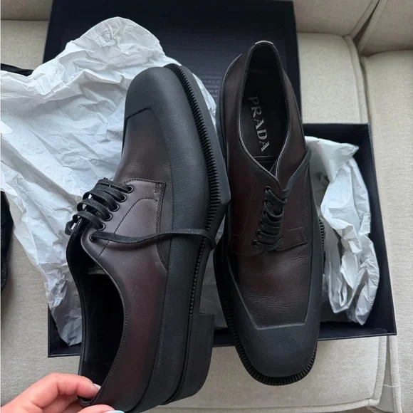 PRADA - Picture 3 of 8